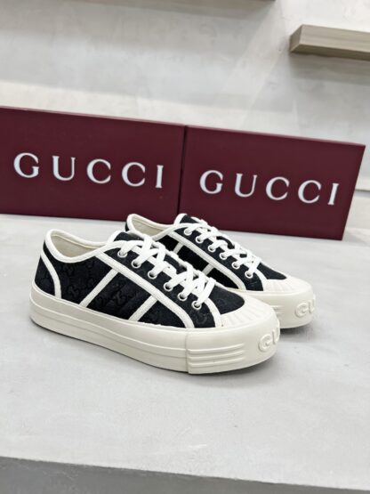 Gucci classic design German training elements catwalk model - Image 5