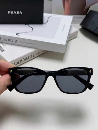 Prada fashion trend sunglasses - Image 4