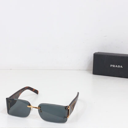 Prada fashion trend sunglasses - Image 4