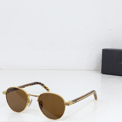 Prada fashion trend sunglasses - Image 4