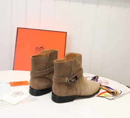 Hermès Classic Apricot Silver Buckle Fashion Knight Boots - Image 3