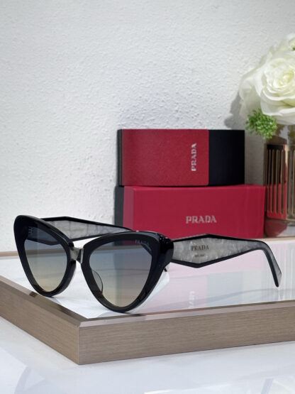 Prada fashion trend sunglasses - Image 4