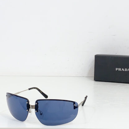 Prada fashion trend sunglasses - Image 4