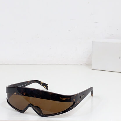 Prada fashion trend sunglasses - Image 4