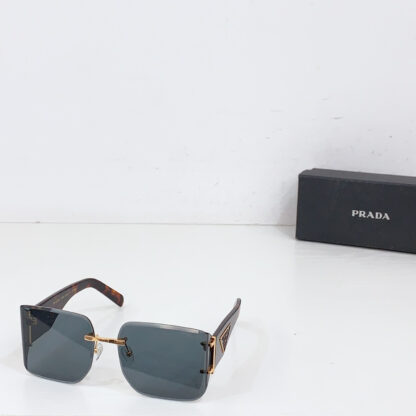 Prada fashion trend sunglasses - Image 4
