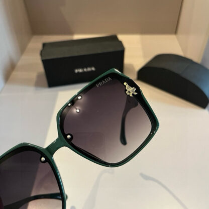 Prada fashion trend sunglasses - Image 4