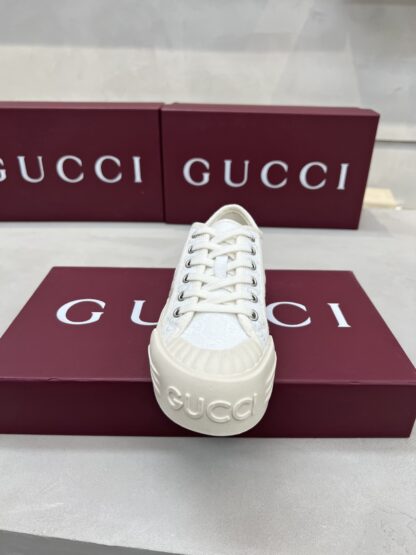 Gucci classic design German training elements catwalk model - Image 5