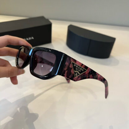 Prada fashion trend sunglasses - Image 4