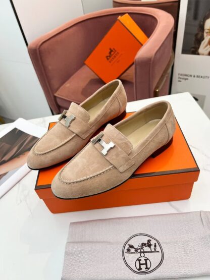 Hermès classic apricot loafers - Image 4