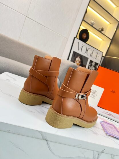 Hermes brown classic kelly buckle knight boots - Image 3