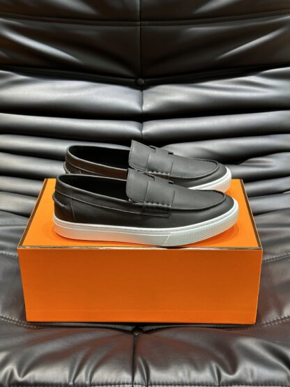 Hermès classic men's black soft and durable casual loafers - Image 4