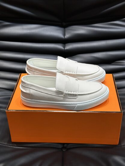 Hermès classic men's off-white soft and durable casual loafers - Image 4