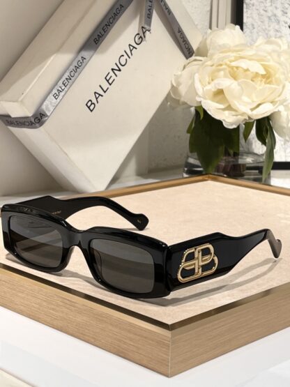 Balenciaga fashion sunglasses - Image 4
