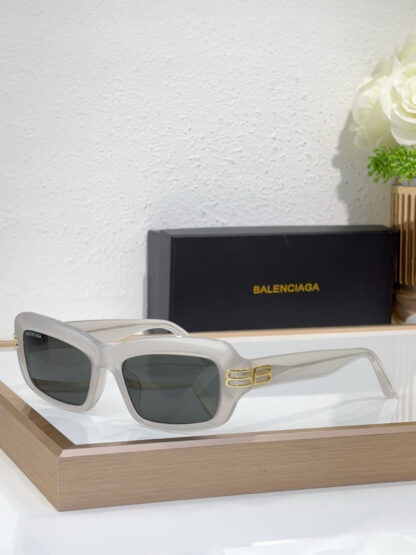 Balenciaga fashion sunglasses - Image 4