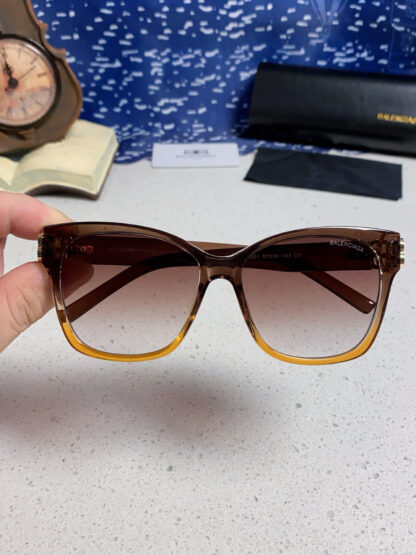 Balenciaga fashion sunglasses - Image 4