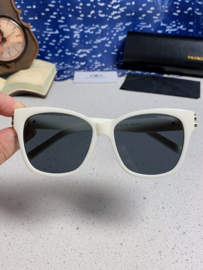 Balenciaga fashion sunglasses - Image 5