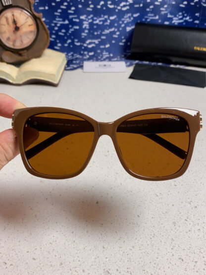 Balenciaga fashion sunglasses - Image 5
