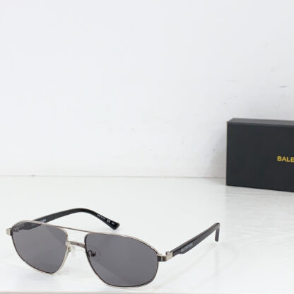 Balenciaga fashion sunglasses - Image 4