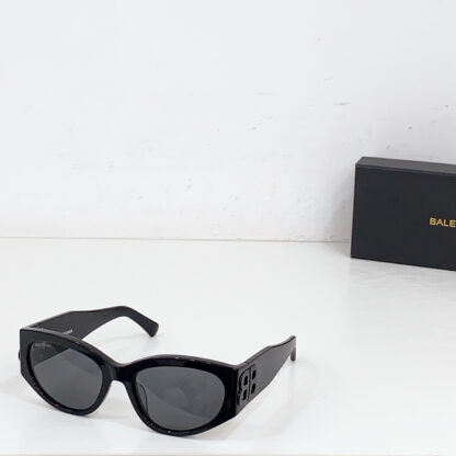Balenciaga fashion sunglasses - Image 4
