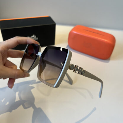 Hermès Women's Oval Lens Sunglasses - Image 4