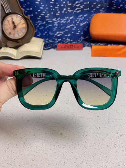 Hermès Retro Square Versatile Women's Sunglasses - Image 4