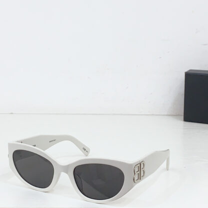 Balenciaga fashion sunglasses - Image 4