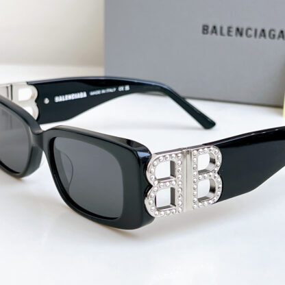 Balenciaga fashion sunglasses - Image 3