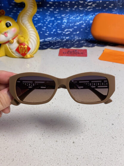Hermes Fashion Sunglasse - Image 4
