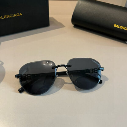 Balenciaga fashion sunglasses - Image 4