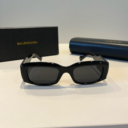 Balenciaga fashion sunglasses - Image 3