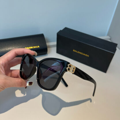 Balenciaga fashion sunglasses - Image 4