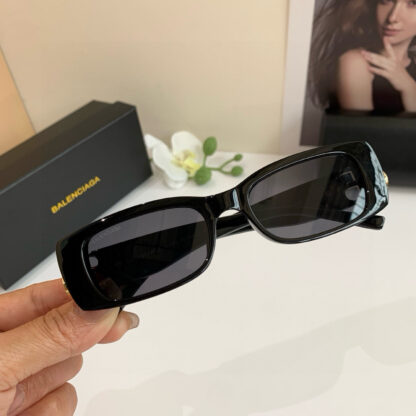 Balenciaga fashion sunglasses - Image 3