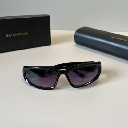 Balenciaga fashion sunglasses - Image 4