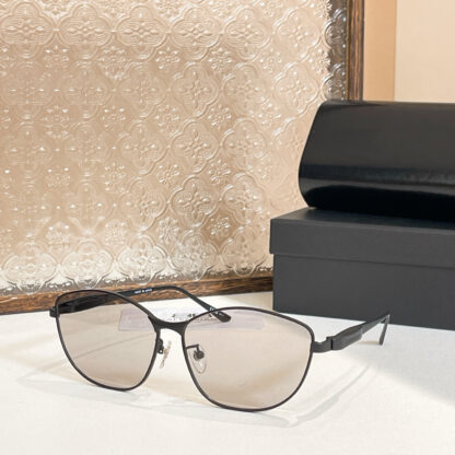 Balenciaga fashion sunglasses - Image 4