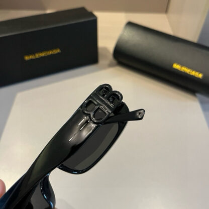Balenciaga fashion sunglasses - Image 4