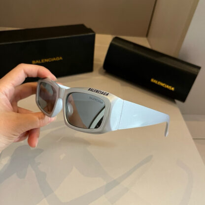 Balenciaga fashion sunglasses - Image 4