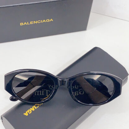 Balenciaga fashion sunglasses - Image 4