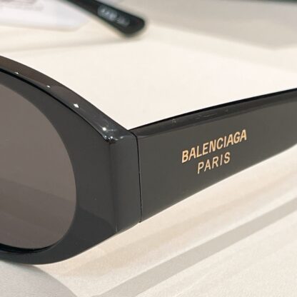 Balenciaga fashion sunglasses - Image 4