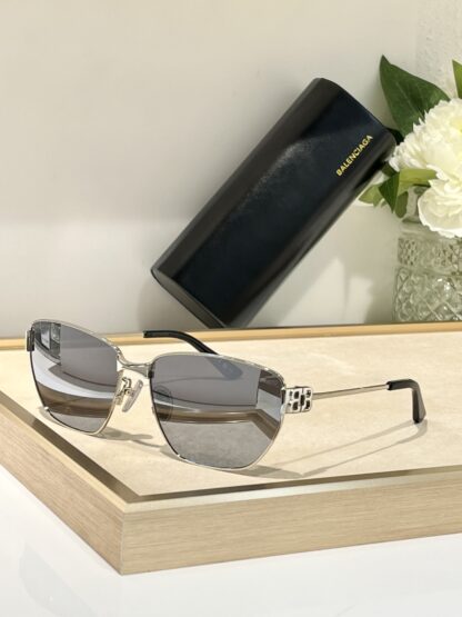 Balenciaga fashion sunglasses - Image 4