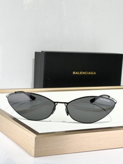 Balenciaga fashion sunglasses - Image 4