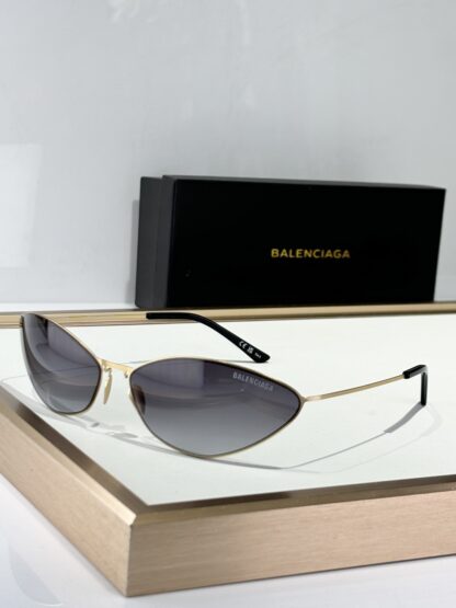 Balenciaga fashion sunglasses - Image 4