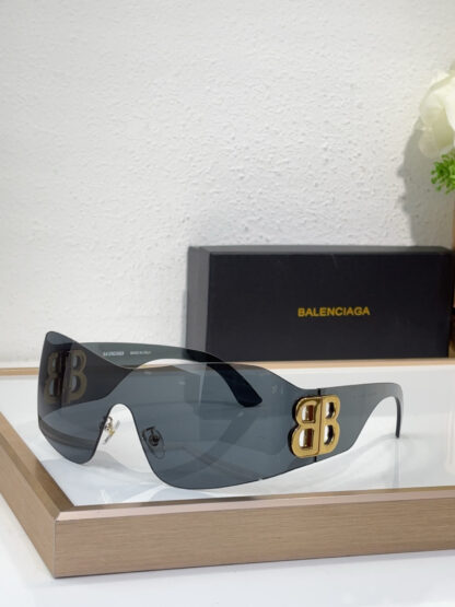 Balenciaga fashion sunglasses - Image 4