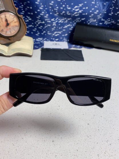 Balenciaga fashion sunglasses - Image 5