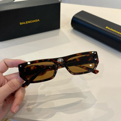 Balenciaga fashion sunglasses - Image 5