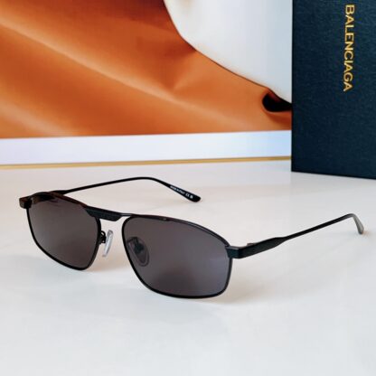 Balenciaga fashion sunglasses - Image 4