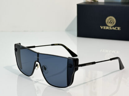 Versace fashion trend sunglasses - Image 4