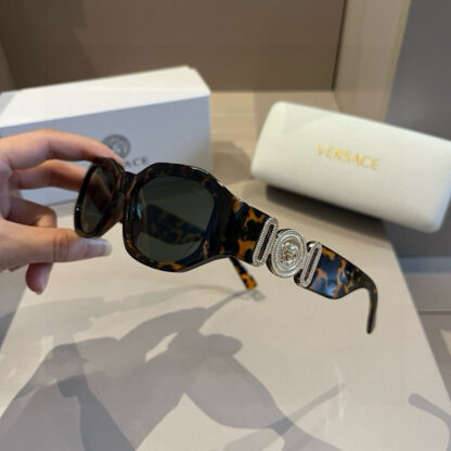 Versace fashion trend sunglasses - Image 4