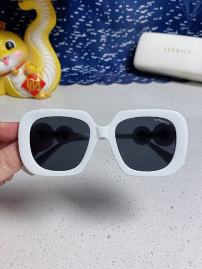 Versace fashion trend sunglasses - Image 5
