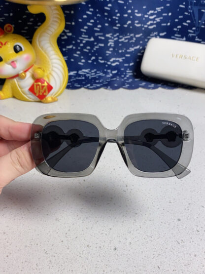 Versace fashion trend sunglasses - Image 4