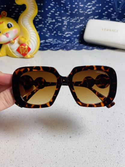Versace fashion trend sunglasses - Image 4